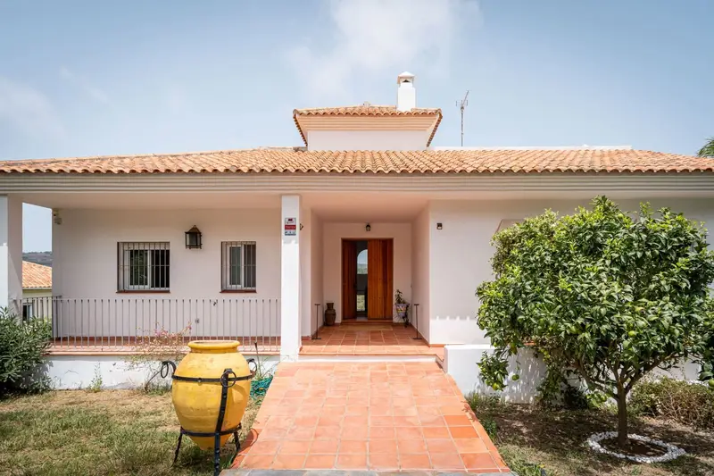 Chalet en Sotogrande con Piscina y Vistas al Golf