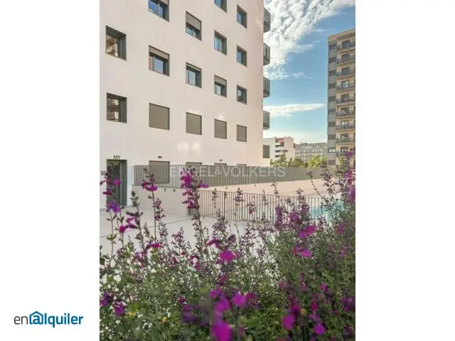 Alquiler piso Terrassa: Obra nueva con ascensor, trastero y parking