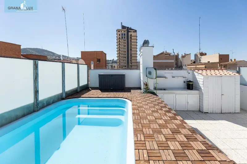 Atico Duplex de Lujo en Granada con Piscina y Cochera