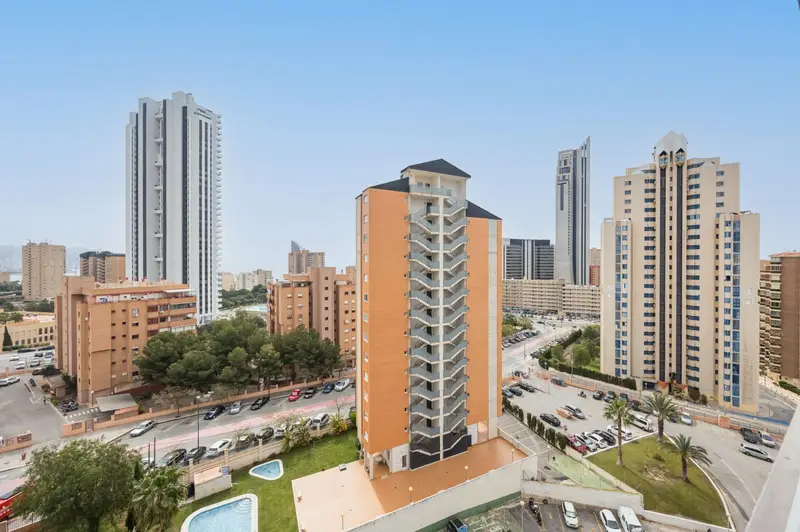Amplio Piso con Piscina en Benidorm Cerca Hotel Bali