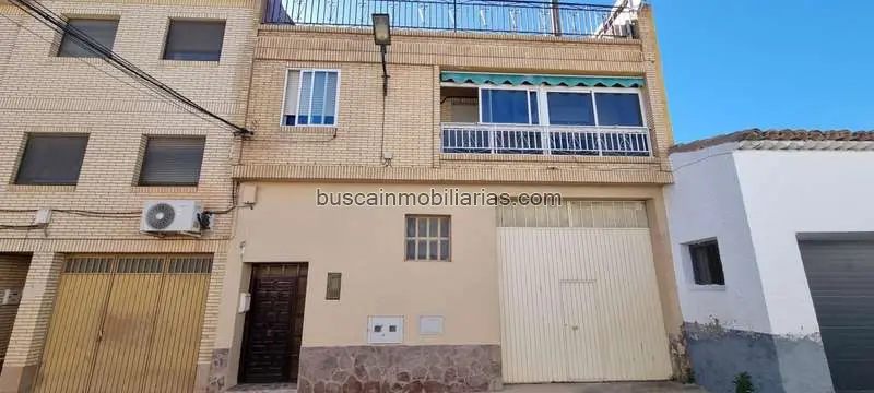 Casa en venta en Epila 5 dormitorios 2 salones Gran garaje y terraza