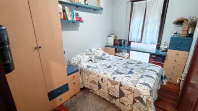 Piso en venta en zona centrica de Santurtzi con ascensor garaje y balcon
