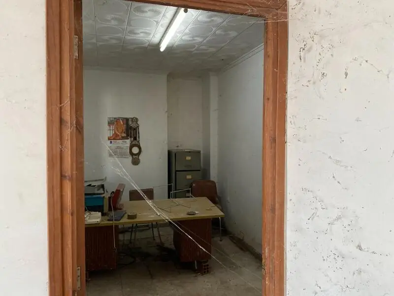 Local Comercial en Esquina con Gran Fachada