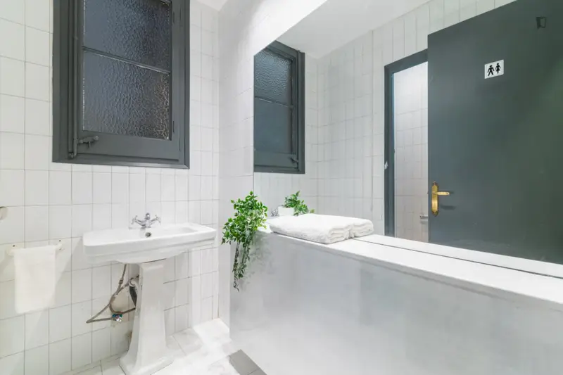Habitación doble, con balcón, en un piso de 9 habitaciones