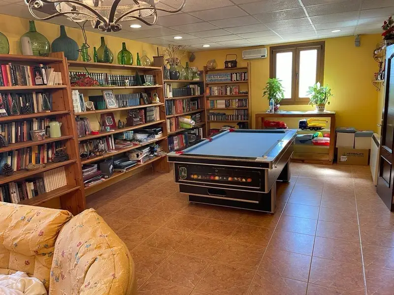 Venta Casa con Terraza y Terreno en Pravia