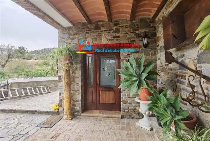Villa de Lujo 4 Dormitorios en Venta Almeria