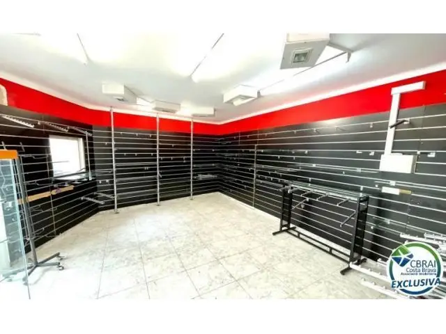 Chalet con Local Comercial en Roses Centro