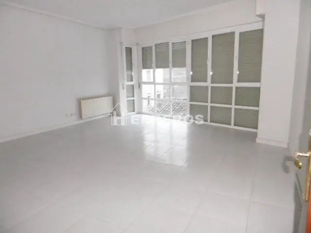 Venta Piso con calefacción en Cenicero - Ref: 17105