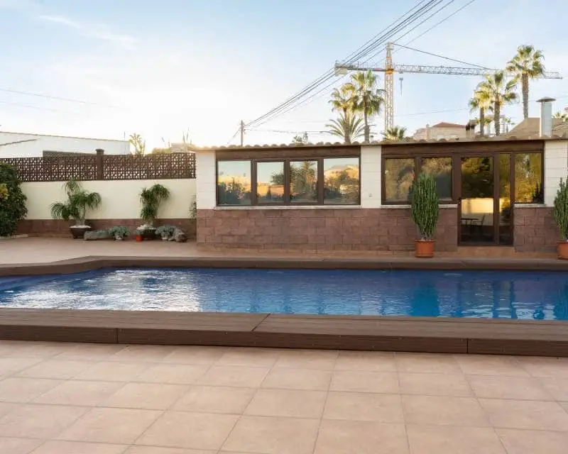 Chalet en Los Balcones Alicante 5 Dormitorios Piscina Jardin