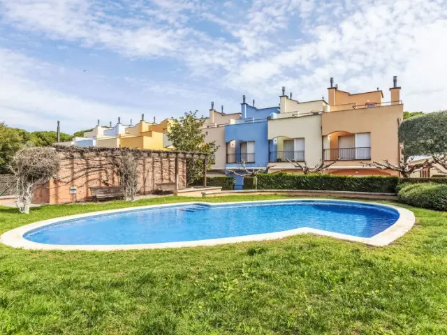 Casa Villa 3 Dormitorios Alquiler L'Escala Espaa