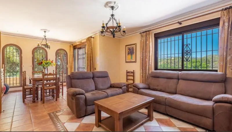 Villa en Venta El Rosario Malaga 4 Dormitorios Piscina Jardin