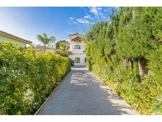Villa Andaluza Lujo Milla de Oro Marbella