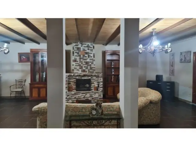 Hotel Rural o Negocio- 3 Casas y Nave 600m2- 74 Placas Solares