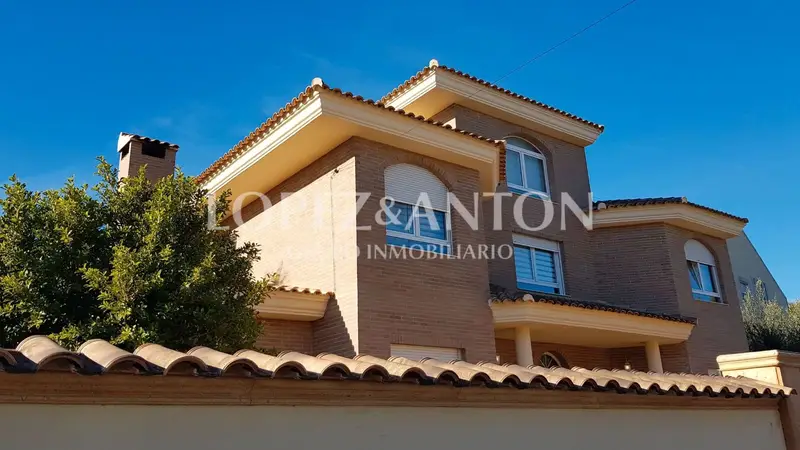 Chalet en venta en L Eliana 442m2 4 dormitorios 3 banos