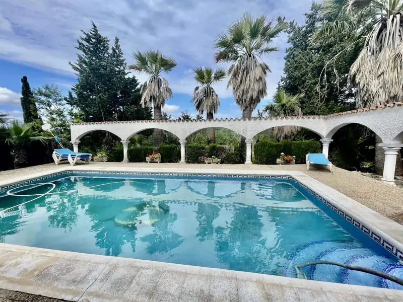 Finca Rural con 2 Casas: 4 y 3 Dormitorios, Piscina, Vistas Panorámicas