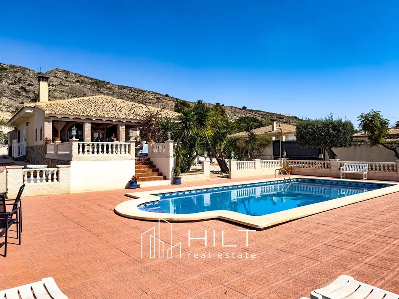 Chalet en venta Fortuna Murcia con piscina y barbacoa