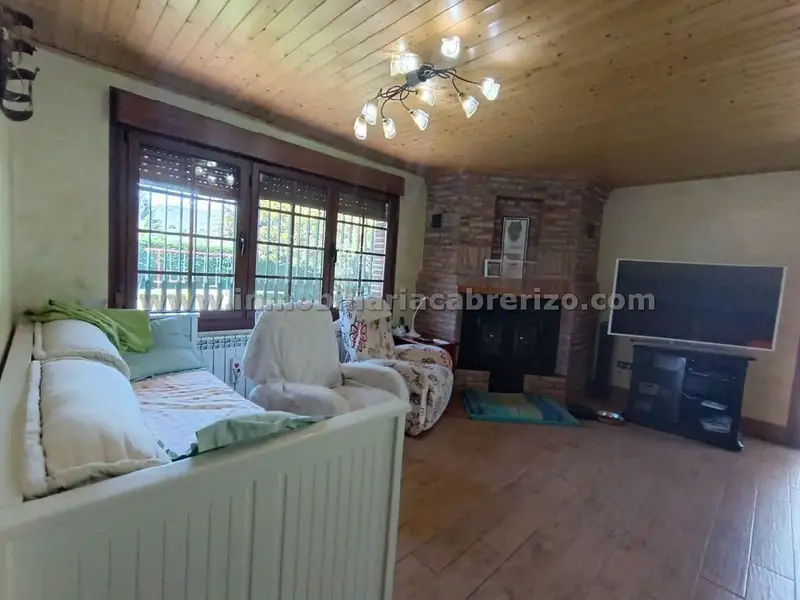Venta Chalet con Chimenea y Piscina en Nalda