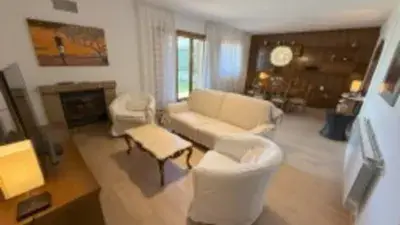 Chalet Pareado en Alquiler 4 Dormitorios Jardin Privado