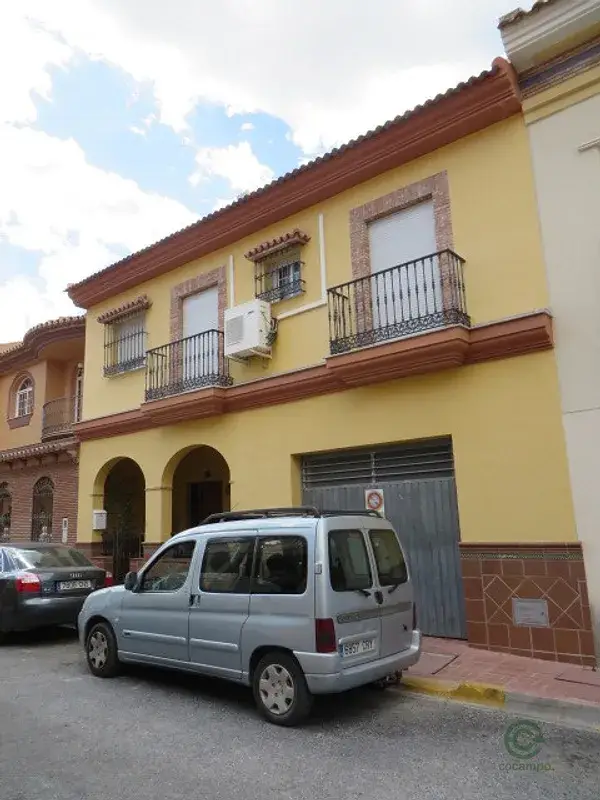 Casa en Cártama con Aparcamiento y Dos Viviendas