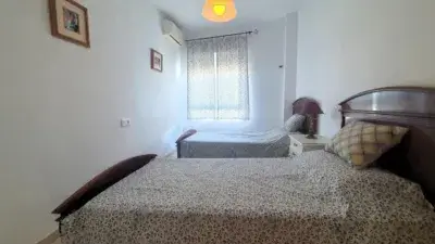 Apartamento en Playa con Piscina y Garaje