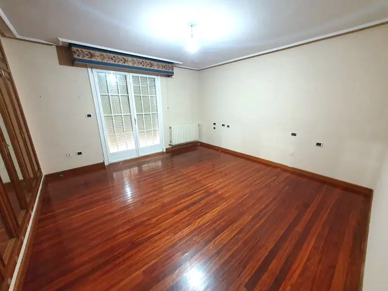 Casa con Finca y Piscina cerca de Ourense