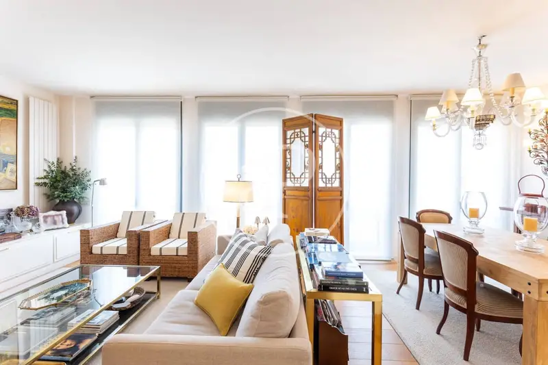 Ático Dúplex 164m2 en Sabadell con Terraza y Parking