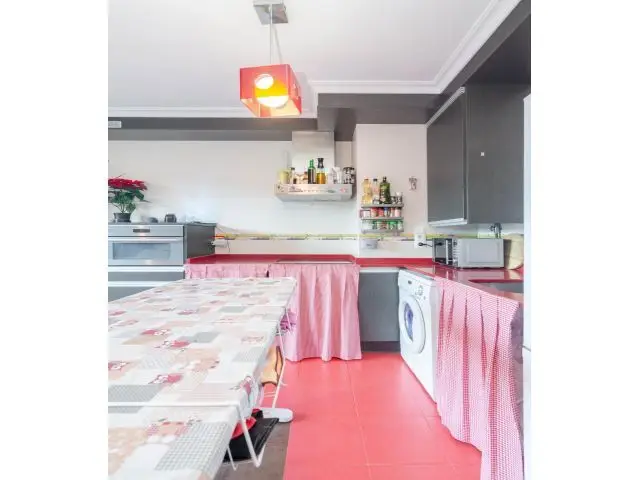 Piso en Venta en Oviedo: Luminoso y Céntrico con Garaje y Trastero