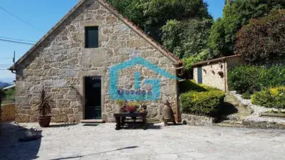 Chalet con Piscina y Jardines en Vilanova de Arousa