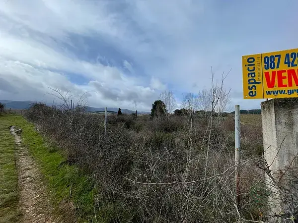 Finca Rústica en San Lorenzo Ponferrada 7257m²