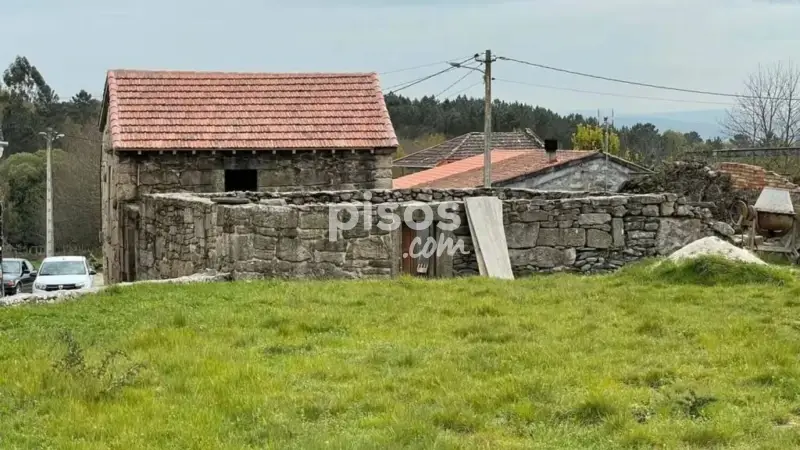 Chalet en Venta en Maside: Casa de Piedra con Finca