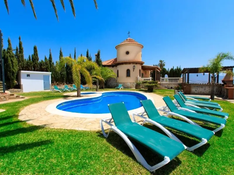 Finca Rural en Motril con Vistas Panorámicas y Licencia Turística