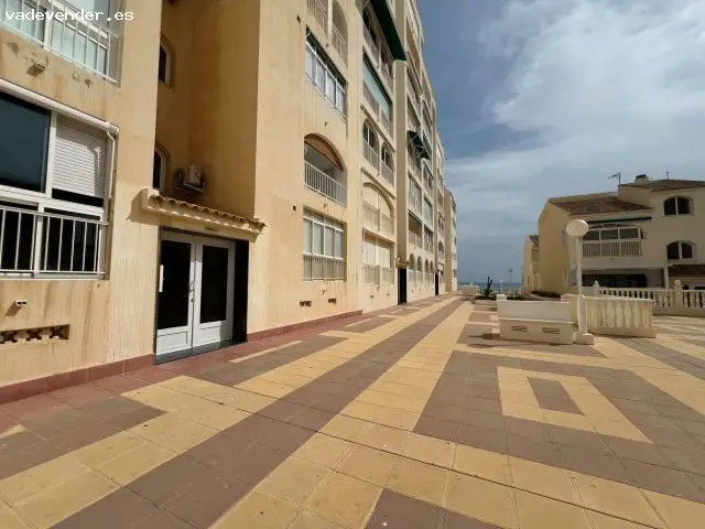 Apartamento en La Manga del Mar Menor con Piscina y Garaje