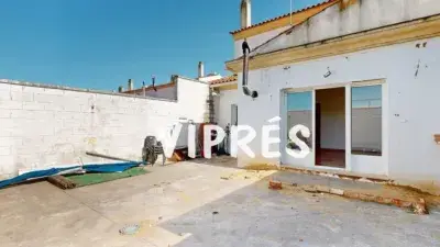 Casa adosada en venta en Aljucén