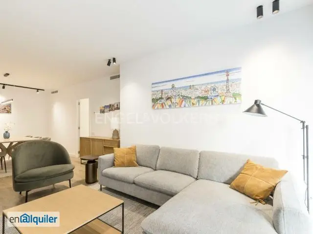 Alquiler piso amueblado Sagrada Familia 4 habitaciones garaje