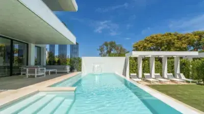 Villa en Casasola Estepona con 5 Garajes y Vistas Panor	micas