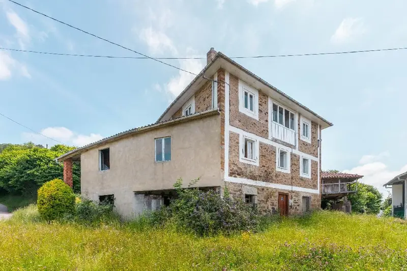 Casa con Horreo y Vistas en Trubedo Tineo