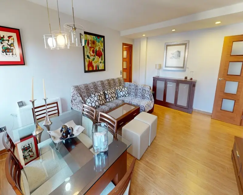 Garaje de 100m2 con 2 habitaciones en Jaén