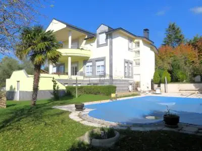 Chalet de Lujo en Venta en Las Lomas Leon