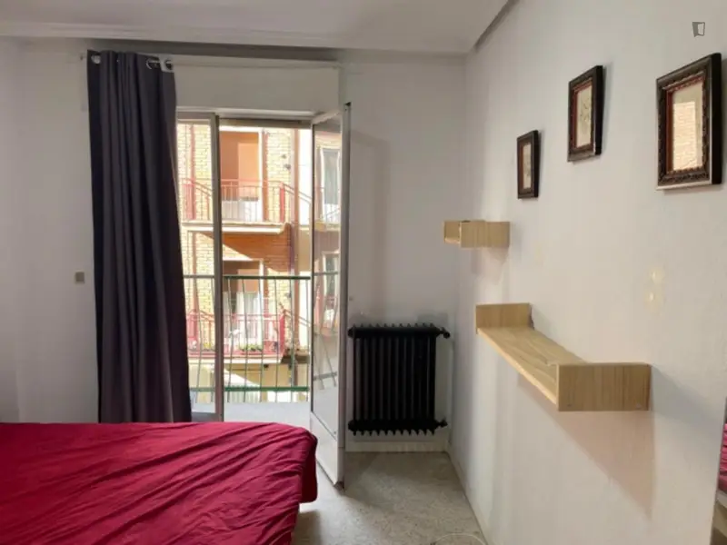 Habitacion Grande y Tranquila cerca del centro