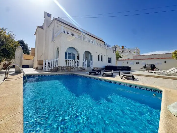 Villa 5 Dormitorios Piscina San Miguel Salinas