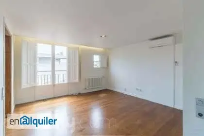 Alquiler piso con 2 baños Ciutat vella