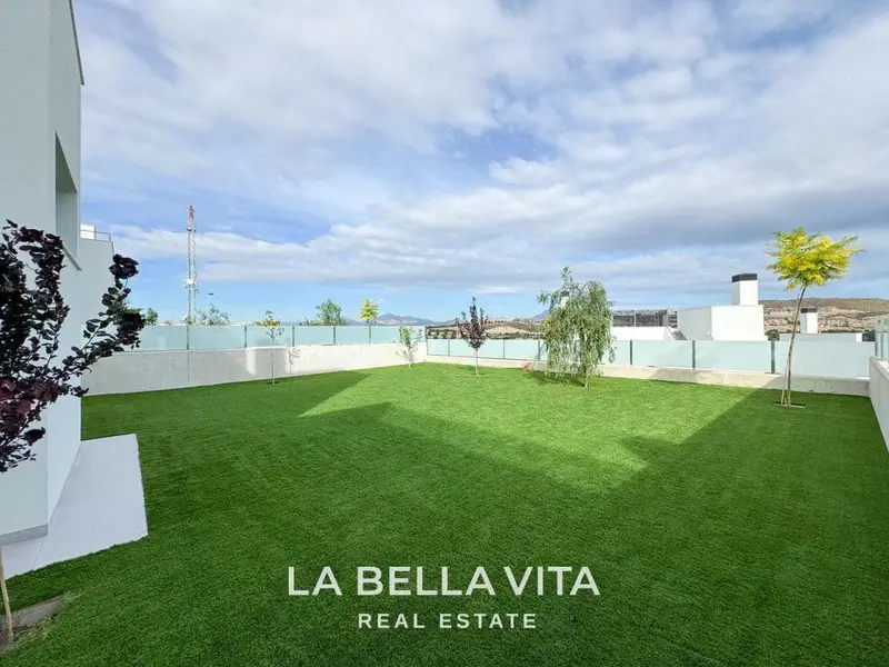 Villa de Lujo en Mutxamel con Vistas al Mar