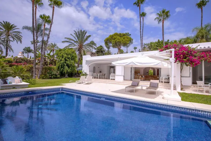 Villa 3 Dormitorios Piscina Privada El Pilar Cerca Puerto Banus