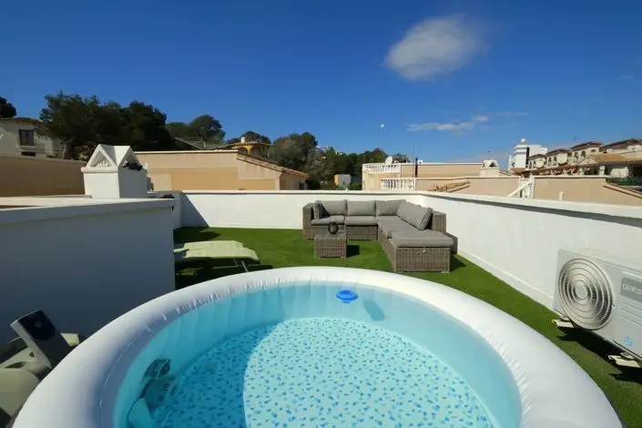 Villa de 2 Dormitorios en Venta Villamartin