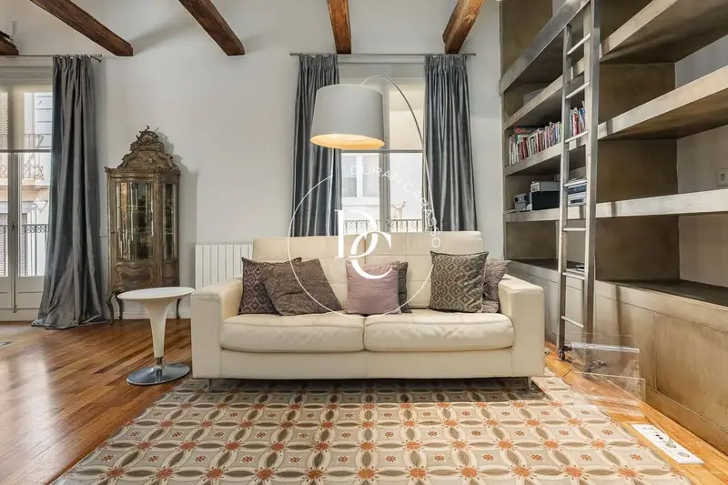 Ático Dúplex de Lujo en Barri Gòtic con Terraza Privada