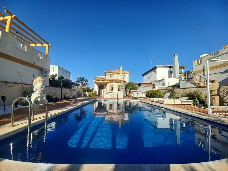 Villa en Venta Sucina Murcia 3 Dormitorios Piscina Grande