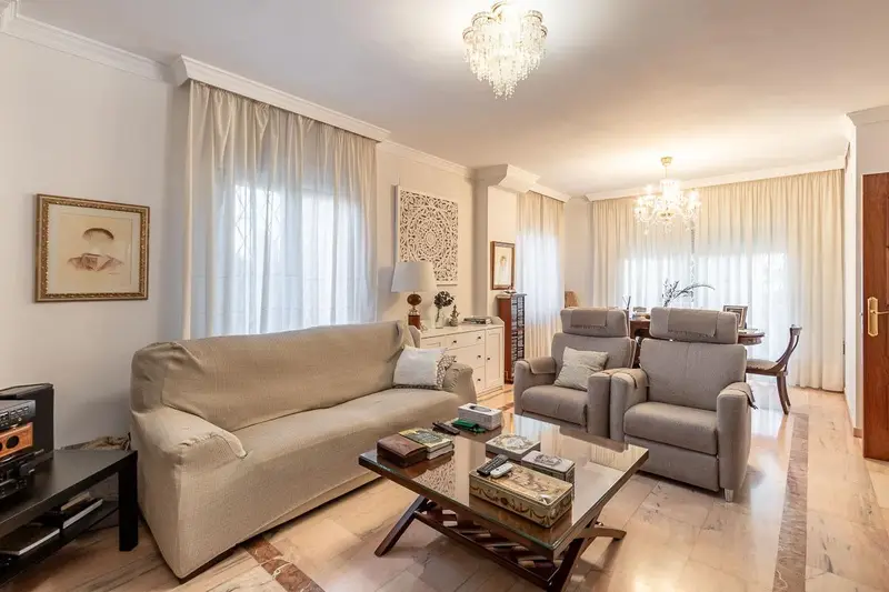 Venta Casa Amueblada Monteluz Peligros 3 Plantas 4 Dormitorios Jardin