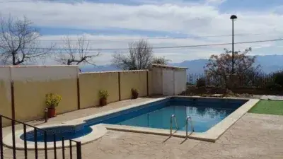 Chalet en Venta en Baeza con Piscina y Gran Jardin