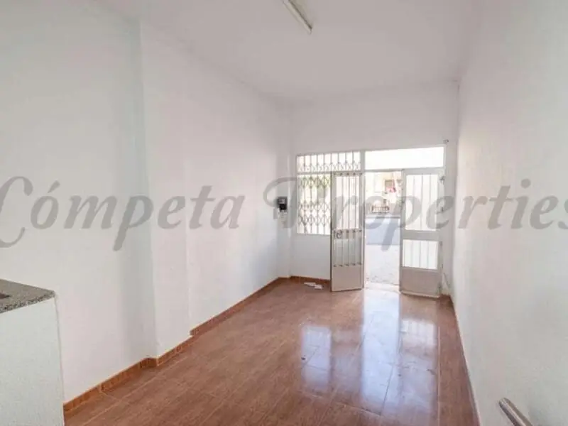 Casa de Pueblo en Torrox con 2 Apartamentos