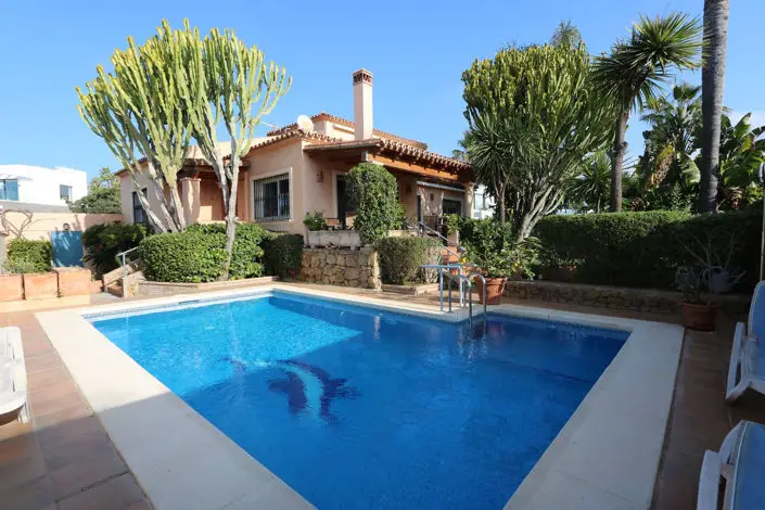 Villa de Lujo 6 Dormitorios Marbesa Cerca del Mar